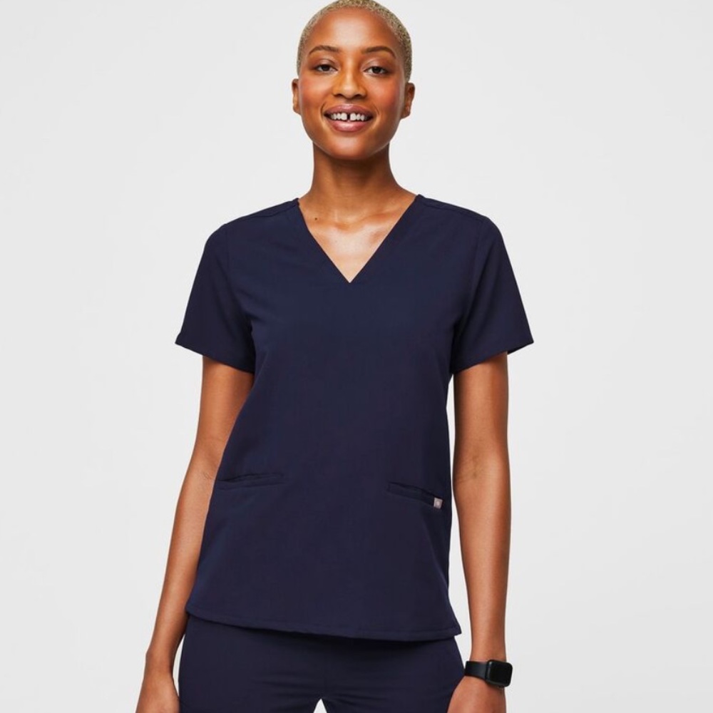 Figs casma three pocket scrub top